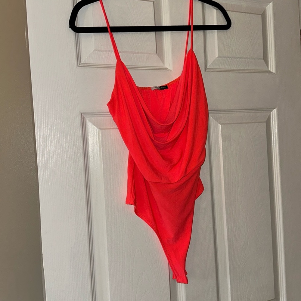 BOUTIQUE BODYSUIT with low cut